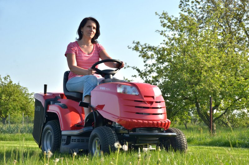 Travní traktor RL 84 H - Kliknutím na obrázek zavřete