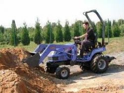 Komunální traktor ISEKI TXG